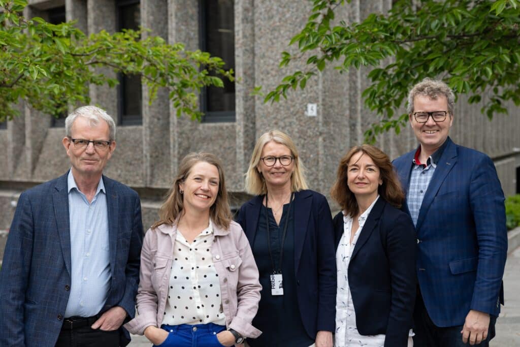 Svein Arne Tinnesand (Nasjonalbiblioteket), Helene Voldner (Norsk Bibliotekforening), Tone Løyland (Bokbasen), Elizabeth Sellevold (Vigmostad & Bjjørke) og Bjørgulv Vinje Borgundvaag (Forleggerforeningen). Foto: Bendik Johansen