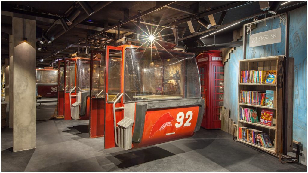 Utforming av interiør av Biblio Tøyen gir høve å skjule seg, samstundes som det gir godt utsyn. Prosjekt Biblio Tøyen, Arkitekt Aat Vos, Stad Oslo, Norge, Ferdigstilt 2016, Fotograf Marco Heyda