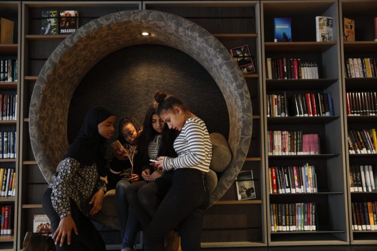 Mjuke former gjer at vi i større grad viser omsyn til andre menneske. Prosjekt: FUBIAK, Arkitekt: Rodeo arkitekter, Stad: Furuset, Oslo, Ferdigstilt: 2016, Foto: Sverre Chr. Jarild