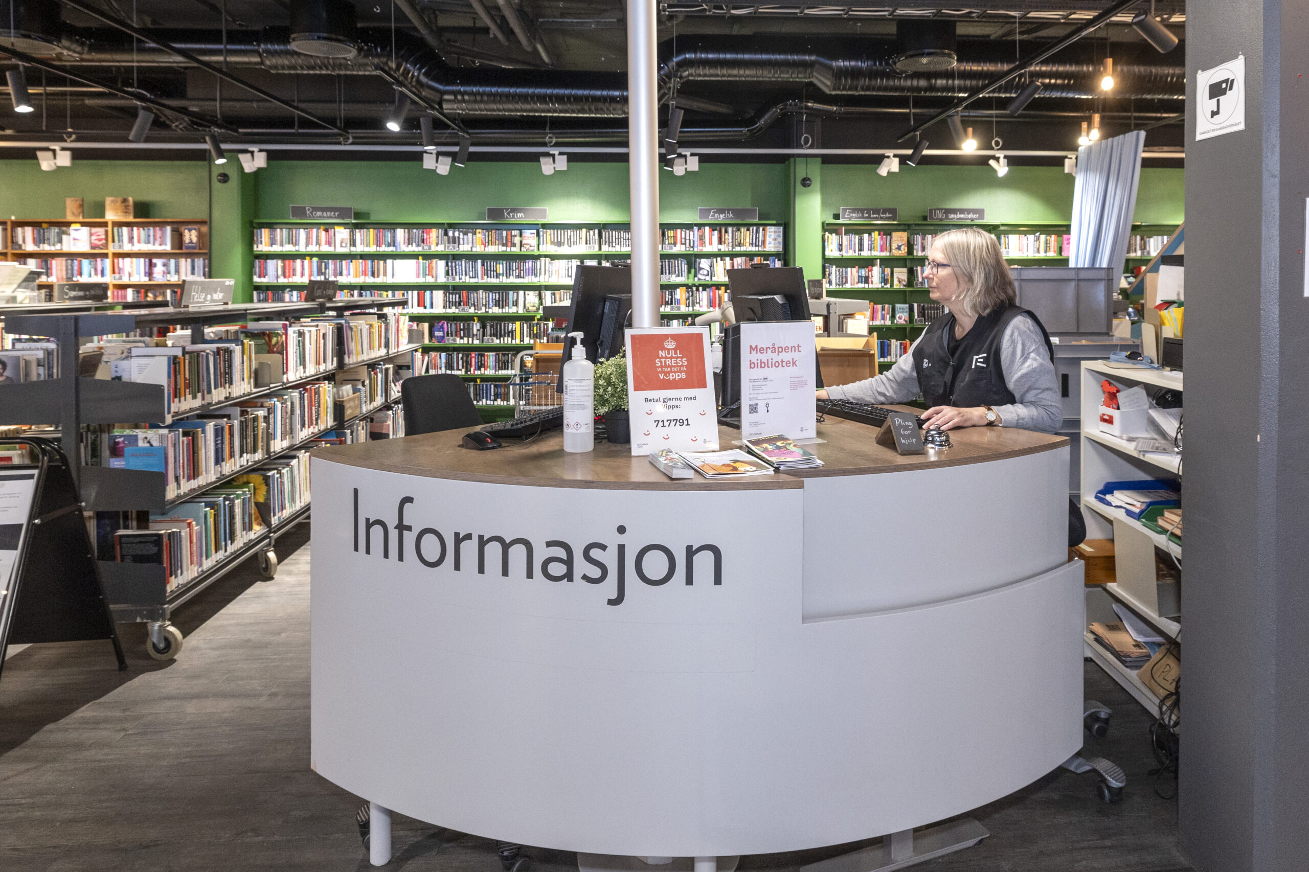 Tydelig merket skranke på Oppsal bibliotek. Oppsal bibliotek © Fredrik Naumann/Felix Features